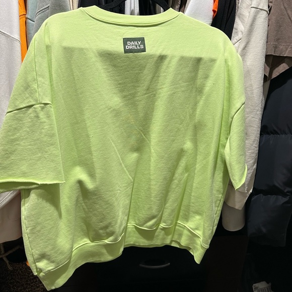 Daily Drills Cropped Sleeve Crew, Citron - Picture 5 of 5